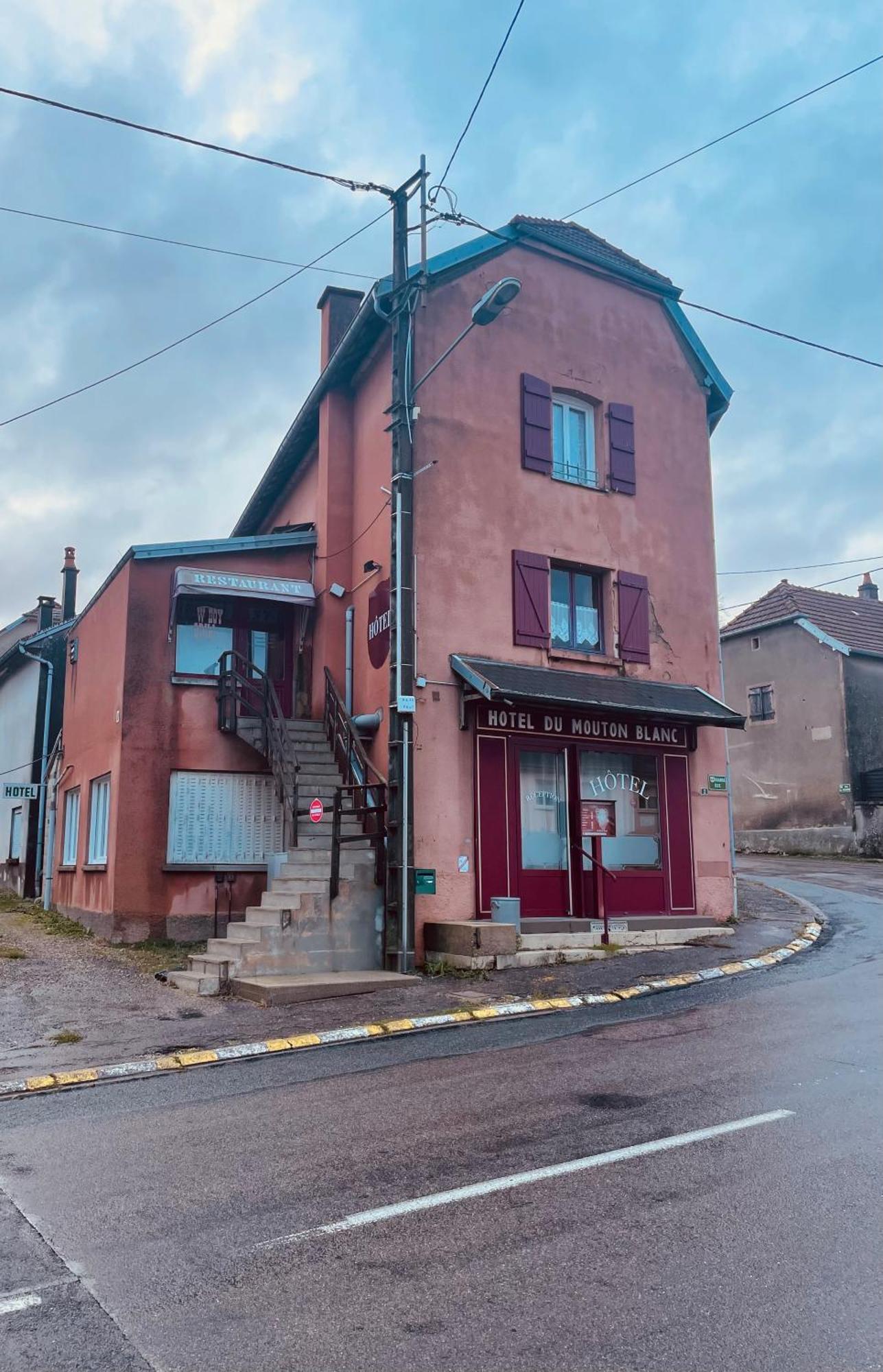 L'Hotel Du Mouton Blanc Fresne-Saint-Mames Exteriör bild